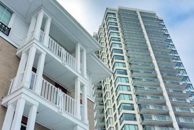 Mükemmel bir mahalle. Vancouver, Kanada 'da kış mevsiminde yüksek binalar ve alçak binalar