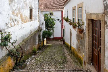 Portekiz, Obidos 'un dar sokakları.