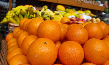 Funchal 'daki markette portakal..