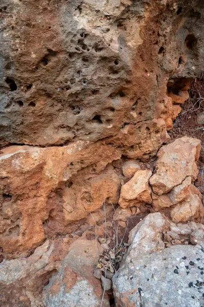 Doğal kaya duvarı, kahverengi, turuncu, gri renkler..