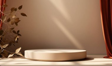 Kırmızı perdeli, bej renkli, modern ve lüks, boş, turuncu bir podyum ve arka planda gölgeli, kuru yapraklar. Ürün fotoğrafçılığı için şık bir sahne