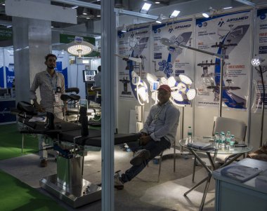 Daha büyük Noida, Hindistan - 24 Mayıs 2025: Aryamed Company standları Hindistan Med Expo 2025 personel katılımıyla aktif oldu.