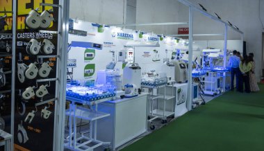 Büyük Noida, Hindistan - 24 Mayıs 2025: Nareena Yaşam Bilimleri standı aktif olarak Hindistan Tıp Fuarı 2025 'te yer alıyordu..