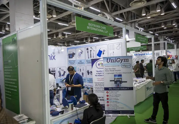 Büyük Noida, Hindistan - 24 Mayıs 2025: Biotronix Care International LLP, Hindistan Med Expo 2025 'teki standı ile birlikte yenilikçi sağlık çözümlerini sundu..