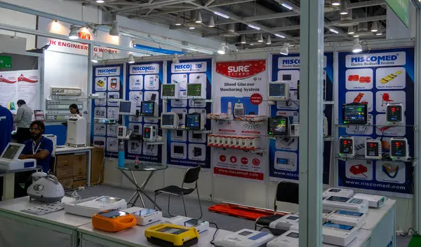 Büyük Noida, Hindistan - 24 Mayıs 2025: Niscomed Electro Medikal Cihazlar Pvt Ltd Hindistan Med Expo 2025 'te aktif olarak yer aldı.