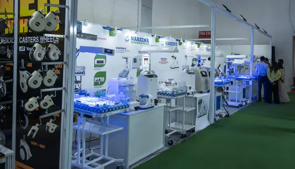 Büyük Noida, Hindistan - 24 Mayıs 2025: Nareena Yaşam Bilimleri standı aktif olarak Hindistan Tıp Fuarı 2025 'te yer alıyordu..