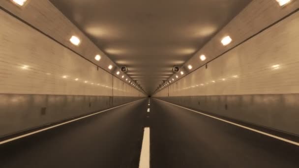 Een Mooie Opname Van Camera Die Door Ondergrondse Tunnel Gaat — Stockvideo