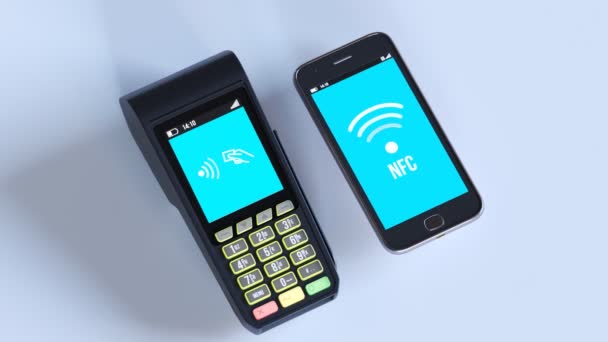 从智能手机到终端的无线支付 Nfc在银行账户之间快速转账 虚拟货币现代电子应用毫不费力 国际化 世界性的技术 — 图库视频影像