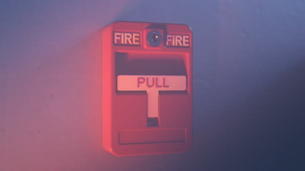 Požární Poplach Stěně Hustém Kouři Tlačítko Zapalují Plameny Ohně Červené — Stock video