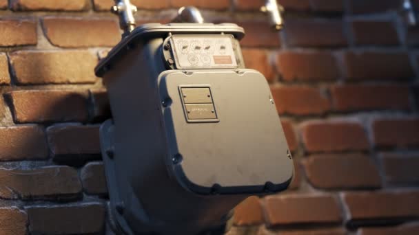Gas Meter Dipasang Dinding Bata Gelap Menunjukkan Aliran Bahan Bakar — Stok Video