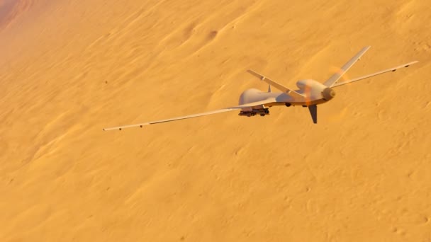 武装した軍事捕食者ドローンが砂漠や山の上を飛行し スパイし 監視と射撃ミサイルを提供している カメラは軍の諜報機関によって制御される無人航空機に固定されます — ストック動画