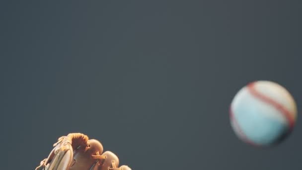 Béisbol Dinámico Centro Atención Epic Niebla Lenta Toma Bola Volando — Vídeo de stock