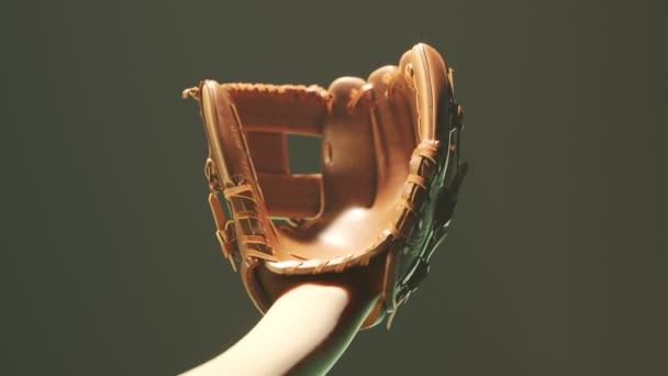 Sahne Işıklarındaki Dinamik Beyzbol Topu Eldivene Doğru Uçan Topun Destansı — Stok video