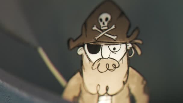 Pequeno Furioso Personagem Pirata Furioso Feito Papel Comandando Seu Pequeno — Vídeo de Stock