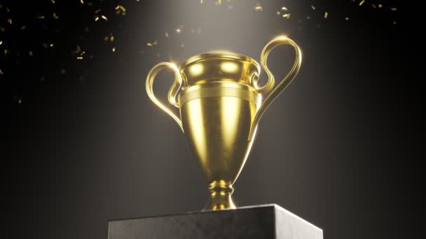 冠军金杯放在一个黑色背景的高台上 金发碧眼的金发女郎在聚光灯下脱颖而出 奖品的概念 Uhd — 图库视频影像