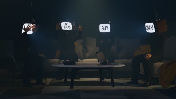 Mænd Mørkt Rum Med Vintage Hovedet Overensstemmelsesord Vises Skærmen Symbol – Stock-video