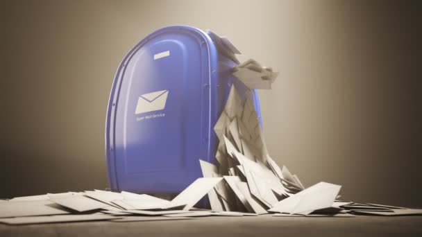 スポットライトに立っている古典的な青いメールボックスの周りの厄介な山に積まれたメール封筒の巨大なオーバーフロー たくさんの手紙が届きました 存在しないもの メールマンの悪夢 カメラヘッディング — ストック動画