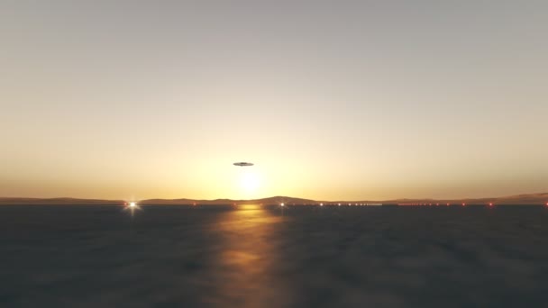 Nave Extraterrestre Ovni Aterrissando Uma Faixa Durante Belo Pôr Sol — Vídeo de Stock