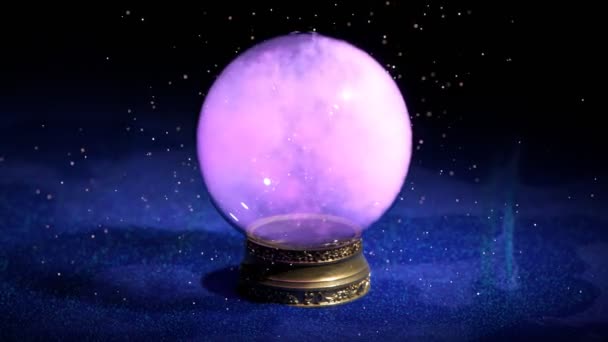 Potente Sfera Cristallo Magico Incandescente Con Fumi Magici Rosa Blu — Video Stock