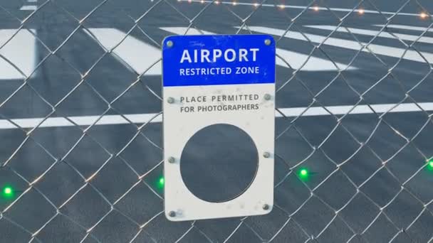 Zoomare Vista Posto Del Fotografo Recinzione Aeroporto Telecamera Muove Cattura — Video Stock