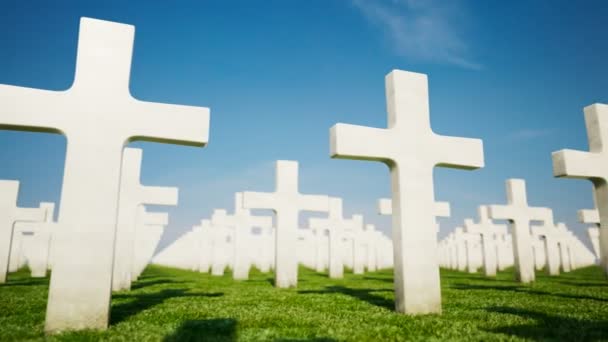 白い大理石の墓石 クロス クロス 決して終わらないクリスチャン墓地のアニメーション サイドビュー 葬式について ブルースカイ 安らかに メモリに 知らない兵士 — ストック動画