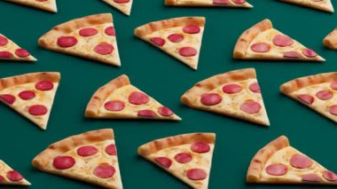 Pizza dilimlerinin kusursuz döngü animasyonu. Sıraya dizilmiş lezzetli fast food atıştırmalıkları aynı yöne doğru zıplıyor ve birlikte hareket ediyor. Yeşil arka planda çeşitli pizza parçaları. Hızlı teslimat. Komik.