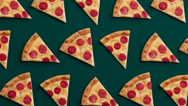 ピザスライスのシームレスループアニメーション おいしいファーストフードのスナックが一方向にジャンプして動いています 緑色の背景にピザを並べました スピード配信 おかしい — ストック動画