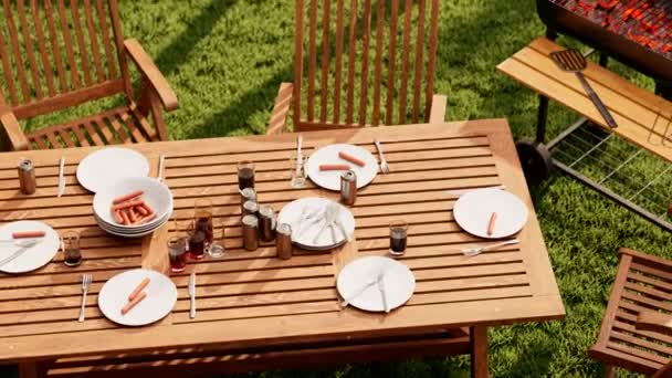 Impreza Ogrodzie Duży Grill Stół Jedzeniem Napojami Drewniane Krzesła Huśtawka — Wideo stockowe