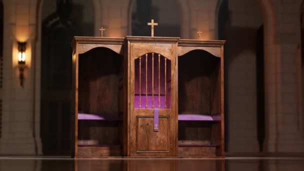 Bella Luce Nella Cappella Cristiana Cade Sul Confessionale Posizionare Nella — Video Stock