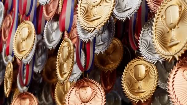 Montón Medallas Oro Plata Marrón Para Los Ganadores Conjunto Premios — Vídeos de Stock