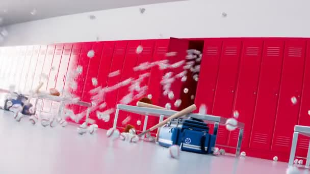 学校の変化する部屋の赤いロッカーからたくさんの野球が飛び出した スポーツボールを散乱させたブルーメタルロッカー付きのドレッシングルーム 野球用品について スポーツクラブ — ストック動画