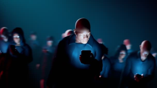 Homme Dans Obscurité Marche Regarde Écran Des Mobiles Des Humains — Video