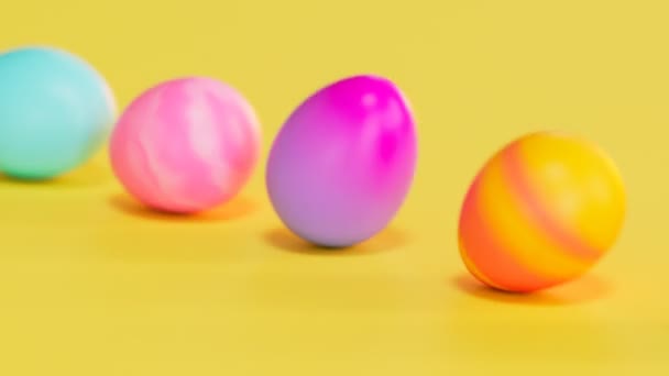 Безшовна Невтомна Анімація Багатокольорових Великодніх Яєць Жовтому Тлі Великоднем Ряд — стокове відео