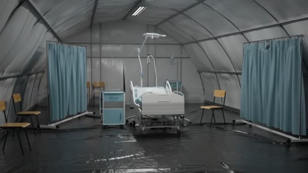 在Coronavirus医院的医疗床动画 Covid 19患者加护床的概念 摄像机显示病人的空床 诊所的内部 检疫区 — 图库视频影像