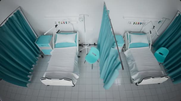 在Coronavirus医院的医疗病床上可以看到的动画 Covid 19患者加护床的概念 摄像机在空床上移动 诊所的内部 检疫区 — 图库视频影像