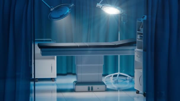 病院の手術室を示した映像 外科装置が付いている現代演劇 ランプ 作動テーブル 医学のキャビネット 蘇生のトロリー 操作スイート ヘルスケア — ストック動画