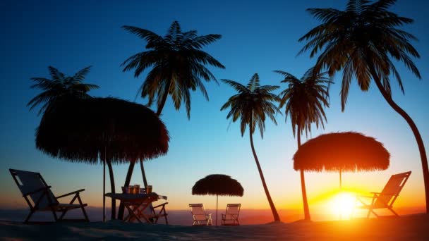 トロピカルビーチで美しい夕日 パームツリー サンベッド ビール付きテーブルのダークシルエット 素晴らしい海岸に日差しがあるサンラウンジャー 暑い夏休みのコンセプト — ストック動画
