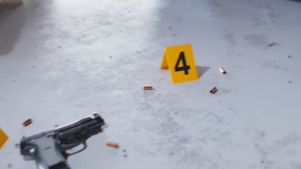 Filmagem Local Crime Com Provas Crime Câmara Mostra Uma Arma — Vídeo de Stock