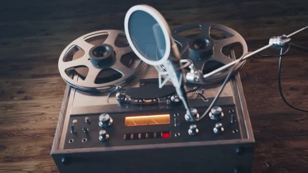 Analogt Stereohjulbåndopptaker Spilleren Med Metallhjul Vintage Hjul Til Hjul Opptak – stockvideo