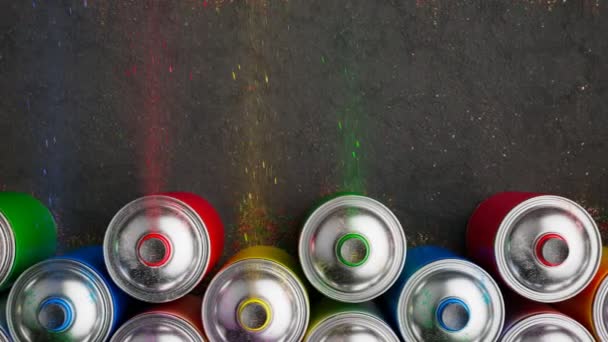Múltiplas Latas Tinta Spray Coloridas Empilhadas Padrão Infinito Câmera Movendo — Vídeo de Stock