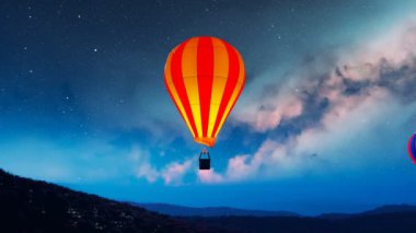 Renkli, parlayan sıcak hava balonları gece boyunca dağların üzerinde uçuyor. Büyük çok renkli renkli balonlar yıldızlı karanlık bir gökyüzüne doğru yavaşça yükseliyor. Seyahat, macera, festival.