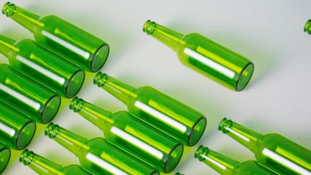 Płynna Animacja Pętli Zielonych Szklanych Butelek Recyklingu Puste Butelki Piwie — Wideo stockowe