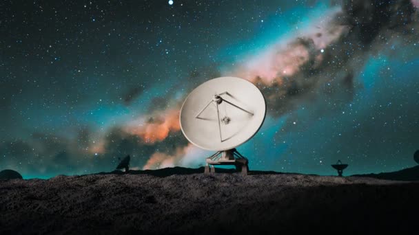 Eine Satellitenschüssel Auf Dem Gipfel Des Hügels Der Nacht Weltraumobservatorium — Stockvideo