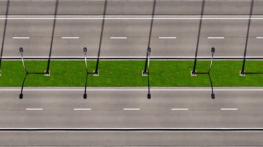 Boş otoyolda kusursuz bir döngü animasyonu. İki yol arasındaki yeşil kuşakta bir sıra sokak lambası. Parlak güneşli bir gün. Yol kenarındaki aydınlatma direkleri. Şehir elektrik aydınlatma sistemi. Ulaşım