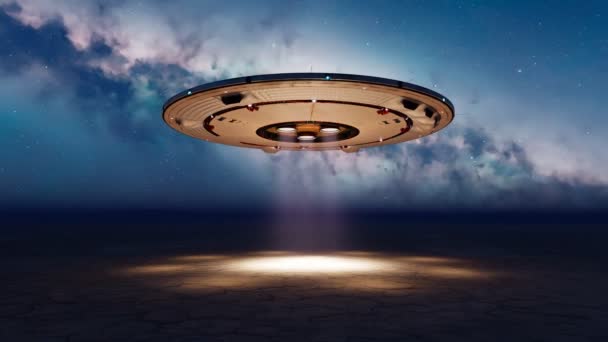 エイリアンの侵略 夜空の砂漠の上に光沢のある金属の円形のシルエット Ufoは地面の上にぶら下がり 明るい光のビームを撮影する レイは船から出発する レンダリング — ストック動画