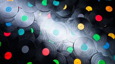 Sonsuz plak kayıtları olan kusursuz döngü animasyonu. Müzik kayıtları. Retro ses. Klasik plaklardaki ses albümleri. Gramofon plak koleksiyonu. Müzik tutkusu. Favori şarkılar.