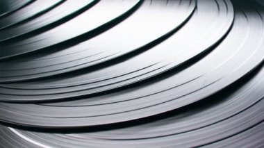 Kapalı plaklar. Müzik kayıtları. Retro ses. Klasik plaklardaki ses albümleri. Gramofon plak koleksiyonu. Müzik tutkusu. Favori şarkılar. Kusursuz döngü canlandırması.