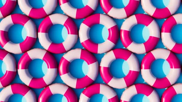 何百もの膨脹可能なリングが生命維持装置のように見えるシームレスなループアニメーション ピンクとホワイトの色で膨大な数のアソートプールが浮かび上がります トップビュー 夏のカラーコンセプト — ストック動画