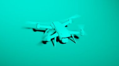 Monokromatik turkuaz bir stüdyoda dört dönen pervanesi olan modern bir dron. Basit, tek renk bir ışıkta temiz bir siluet. Genç pilot hobisi. Ordu İHA 'sı gibi..