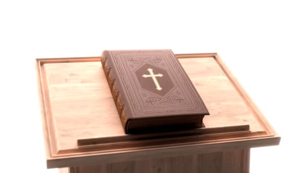 Vackra Heliga Bibeln Ett Träbord Mot Ljus Vit Bakgrund Elegant — Stockvideo